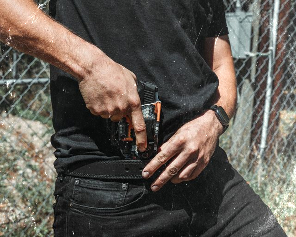 Man concealed carrying a Glock 17 on a Vedder Holster.