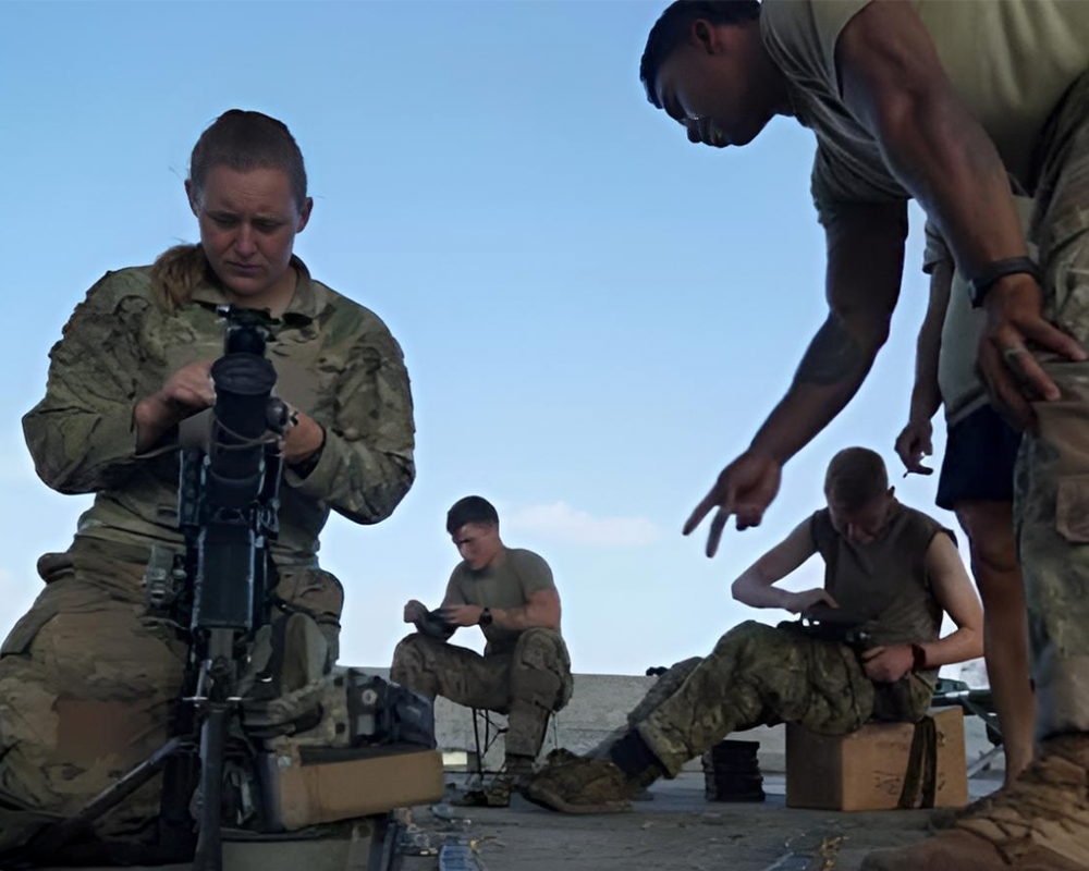 Annika Shoup and other infantry soldiers working.